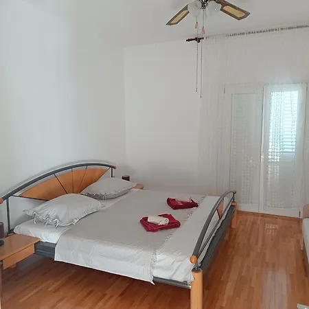 By The Sea تروغير