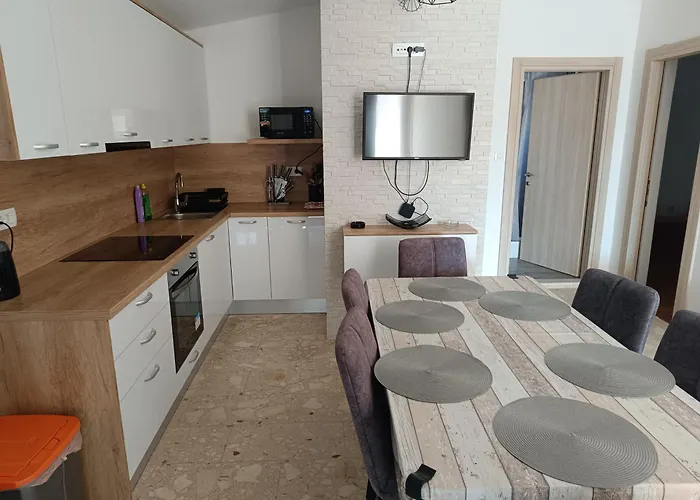 By The Sea Apartment *